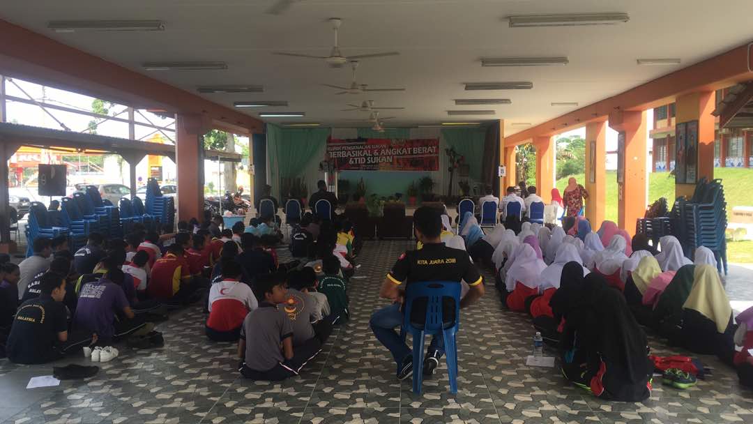 PSilveryouth's tweet photo. Mencari Juara! Sukan Berbasikal & Angkat Berat yg terdiri drpd 80 org pelajar mewakili 7 buah sekolah sekitar Muallim. @shahrulyahya #BS2M https://t.co/LtKxBN5Mp9