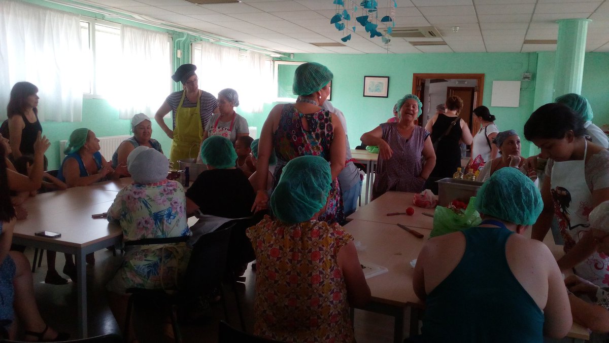 SOFAtenea's tweet photo. Esta semana comida marroquí en la cocina intercultural! @conchayague @poligono_sur @HigeaSevilla @ICIPoligonoSur @PazCasillas @CEA_Atenea https://t.co/LFPfPnf6iY