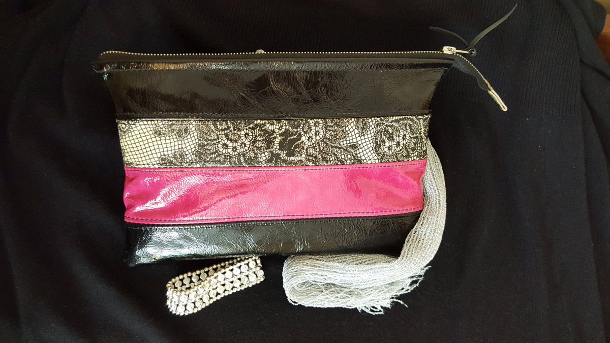SandraPoppys1's tweet photo. leather clutch bag Pink and black Leather Clutch Purse Lace Trim Handbag Gotโฆ https://t.co/tdJYu6CFSd #Etsy #PunkBag https://t.co/j4r4Ov3Kj4
