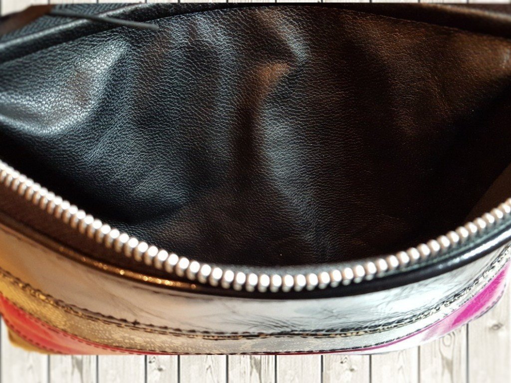 SandraPoppys1's tweet photo. leather clutch bag Pink and black Leather Clutch Purse Lace Trim Handbag Gotโฆ https://t.co/tdJYu6CFSd #Etsy #PunkBag https://t.co/j4r4Ov3Kj4