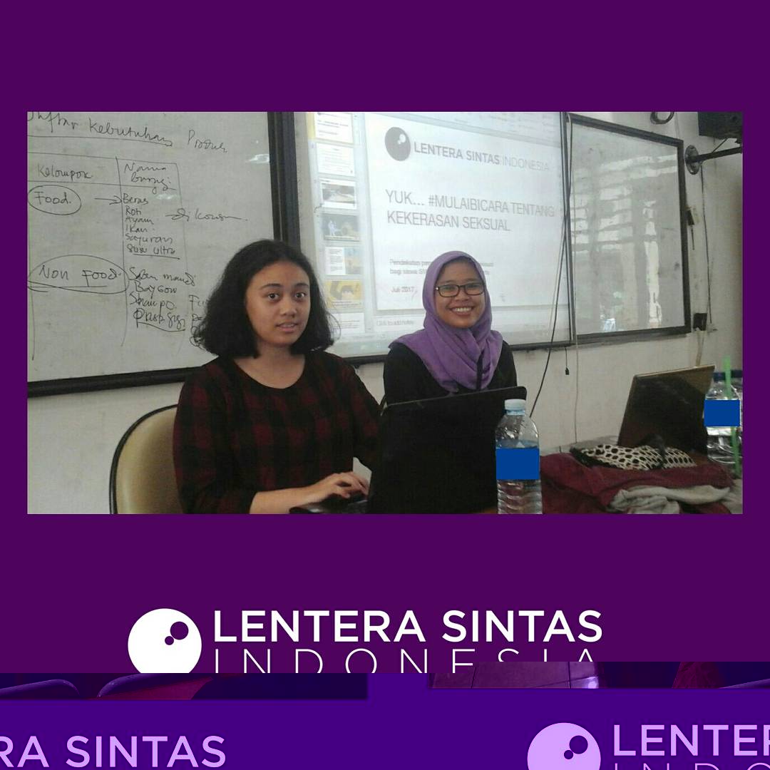 LenteraID's tweet photo. Relawan #LenteraID saat kampanye #MulaiBicara di SMK 40 Jakarta https://t.co/a5fHDNPZ94