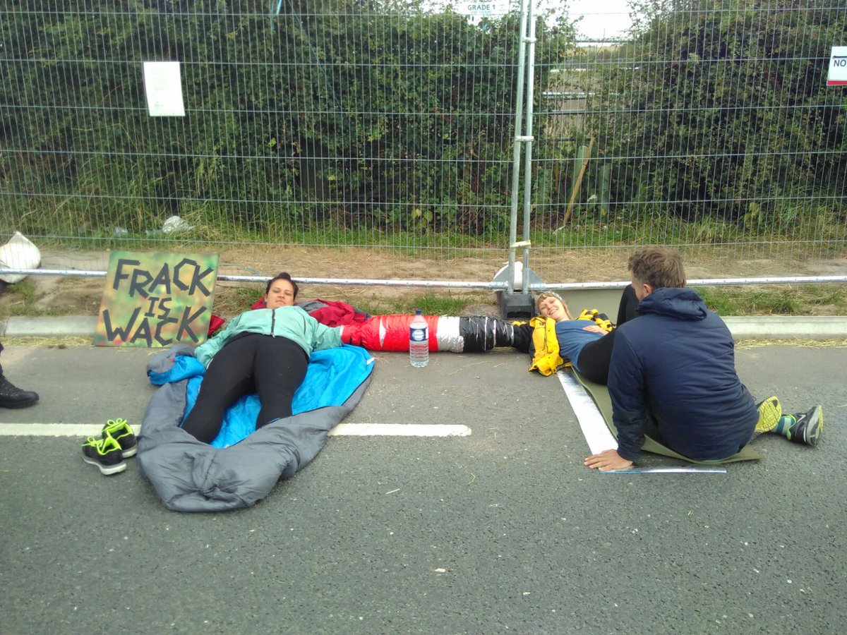 alanwilliamz's tweet photo. Ladies day at Preston New Road. 6 women have blockaded Cuadrilla's climate crime scene @ Preston New Road #RollingResistance #SupportPNR https://t.co/V3UJgTpUGN