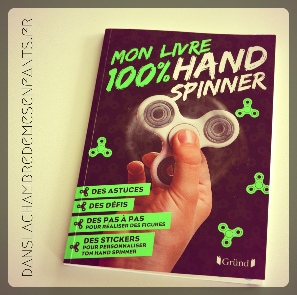 mmesofie's tweet photo. 1 #guide #handspinner pour les #enfants curieux et inventifs @editionsgrund #jeux #Recreation #ecole #livre #kids https://t.co/WkrHrN5Fjd https://t.co/9P3SNqwLbi