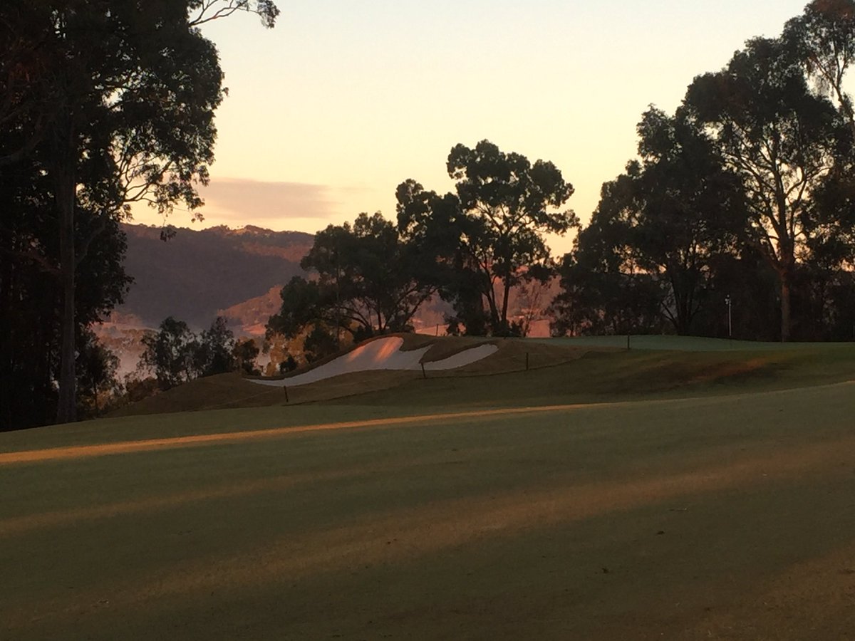cypresssuper's tweet photo. 10th greenside bunker completed, bridge rock faces complete pathways being formed and laid @Golf_by_Design_ @FlemmingGolf https://t.co/oVLcOfjuES