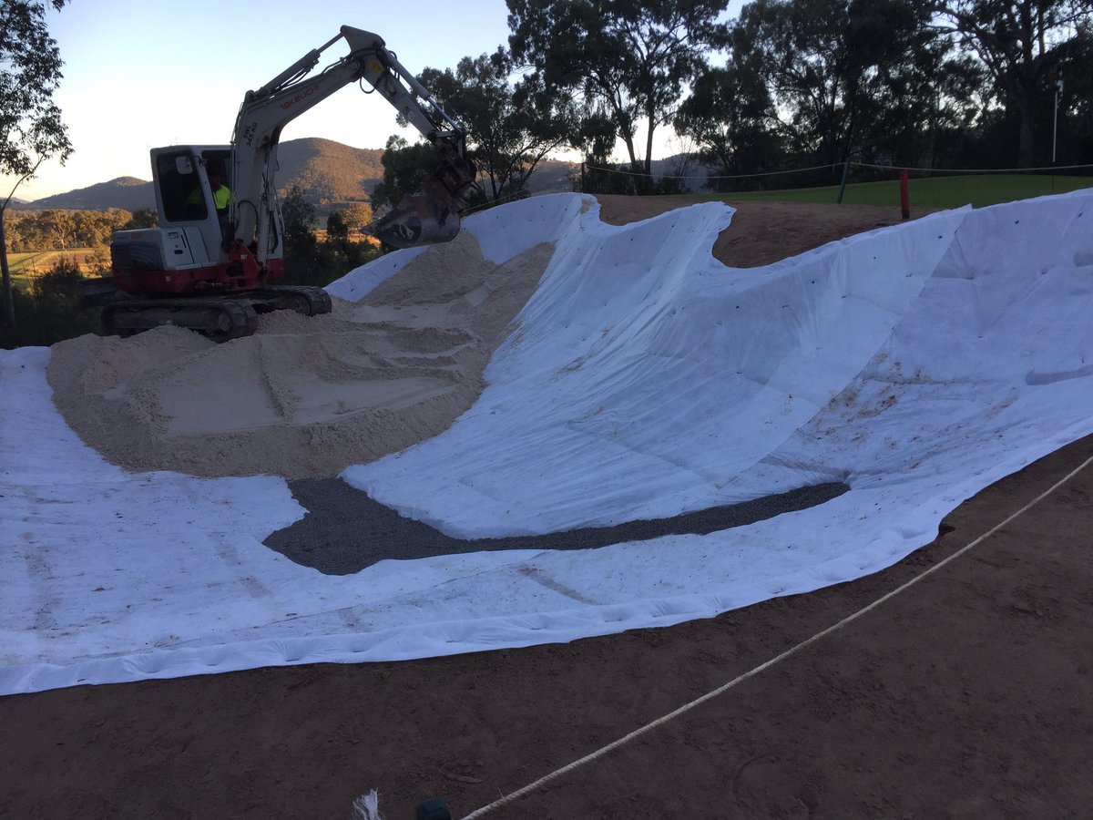 cypresssuper's tweet photo. 10th greenside bunker completed, bridge rock faces complete pathways being formed and laid @Golf_by_Design_ @FlemmingGolf https://t.co/oVLcOfjuES