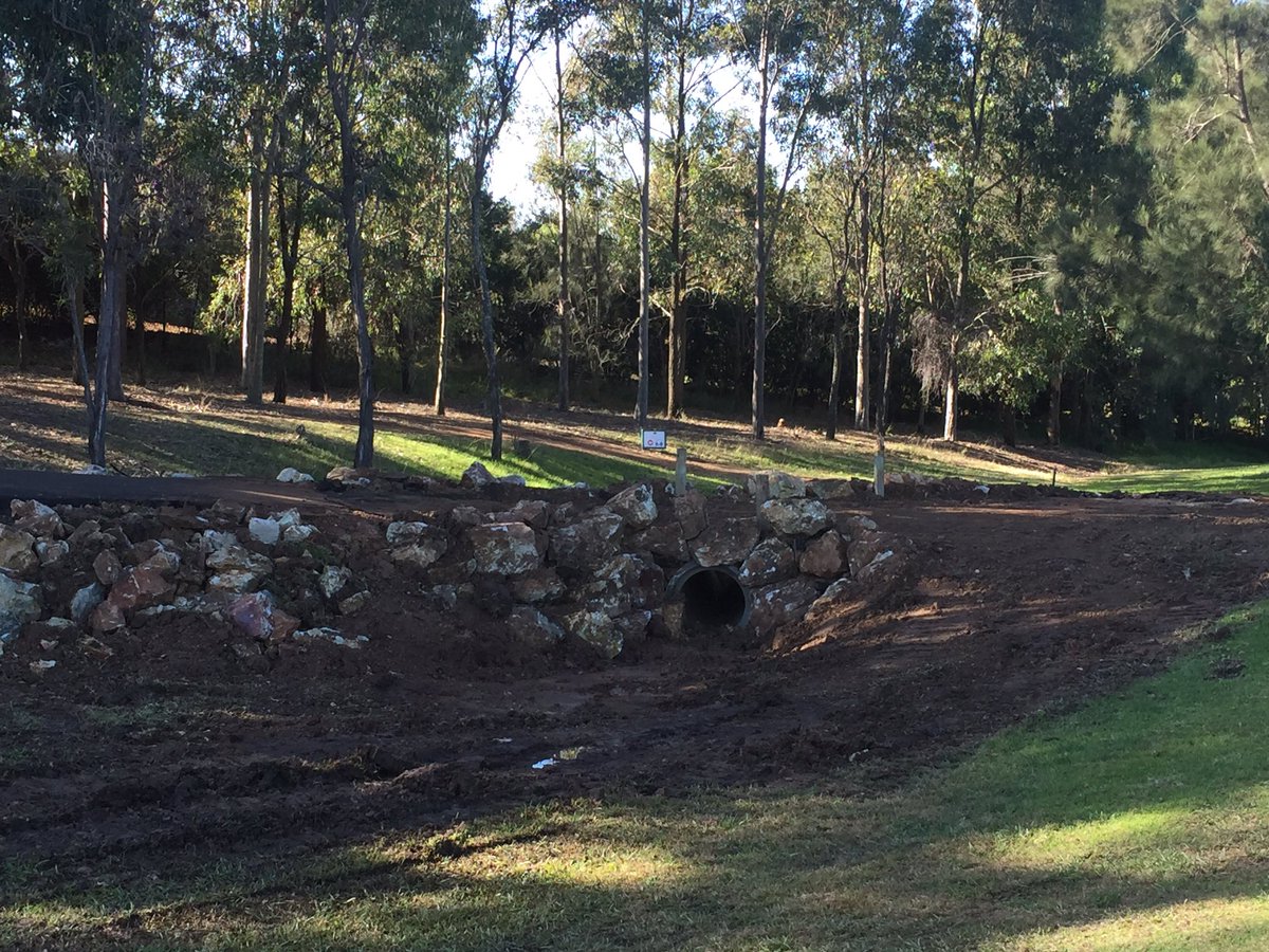 cypresssuper's tweet photo. 10th greenside bunker completed, bridge rock faces complete pathways being formed and laid @Golf_by_Design_ @FlemmingGolf https://t.co/oVLcOfjuES