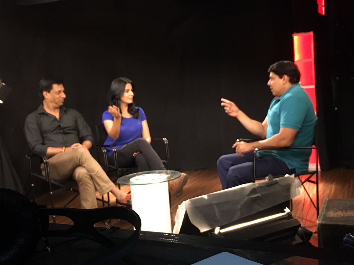 InduSarkarMovie's tweet photo. .@imbhandarkar and @IamKirtiKulhari  with @TheBakraMan shooting for #TheWeekThatWasn't #InduSarkar https://t.co/rjj7Q0G6PQ