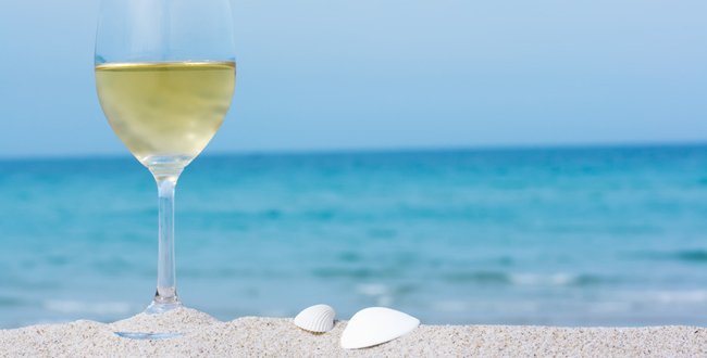 Hubris_vin's tweet photo. A votre avis, quel vin privilégier en période de forte chaleur ?!☀️🔥#WineMorning #chaleur #vin @Figaro_Avis_Vin 
👉https://t.co/1tPwI1ENFP https://t.co/iv774JK4rQ
