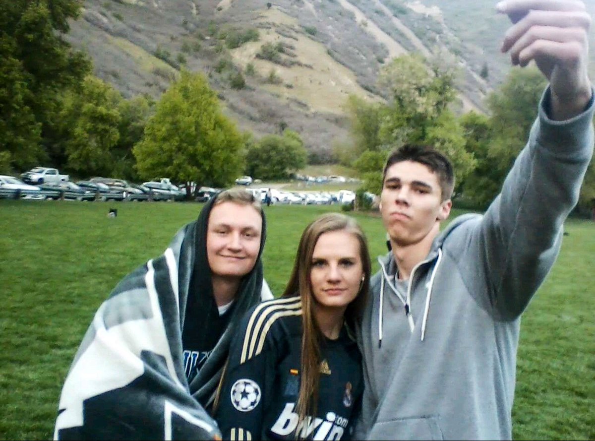 EmilyAndersen32's tweet photo. Friend appreciation post💙 I'm so lucky💕 https://t.co/VGpKsQzCwB
