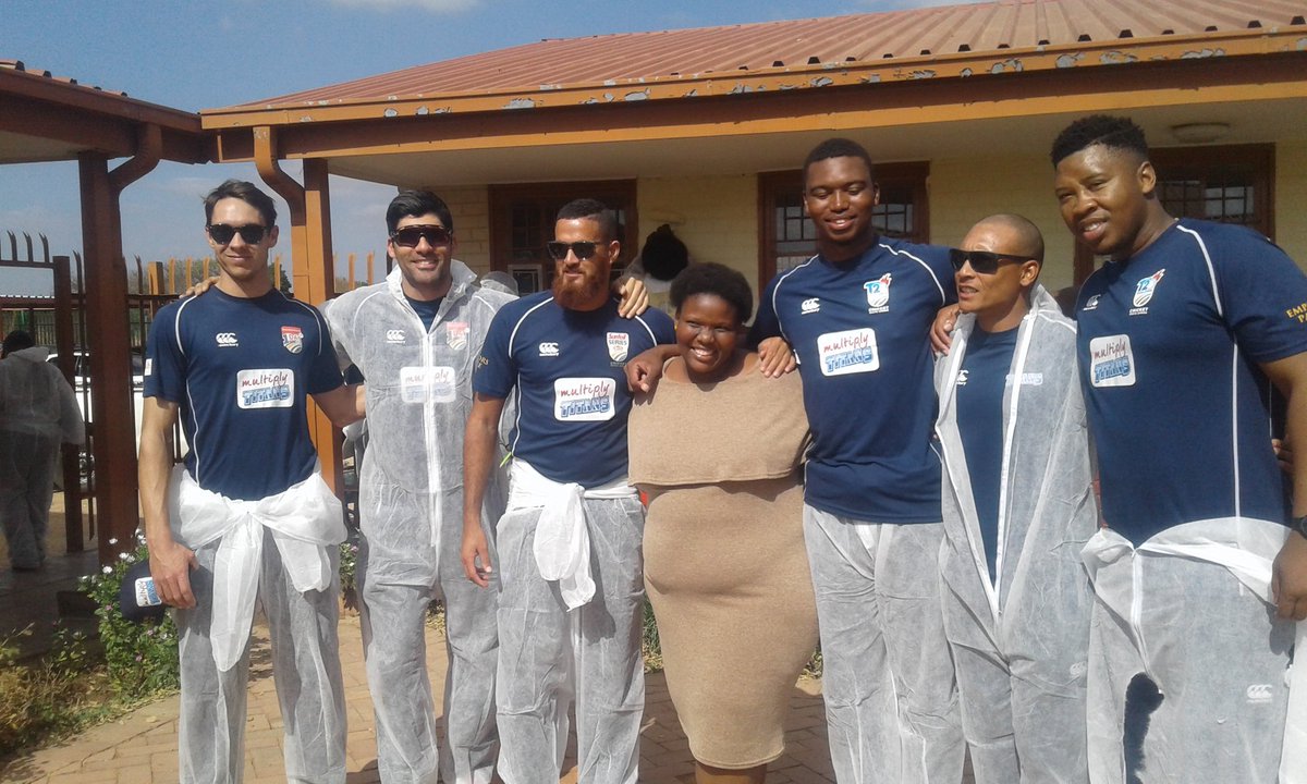 lukecombs27396's tweet photo. #ubuntueverest #mandelafoundation #Momentum #cricketsa #multiplytitans #mpact thank u for the library & renovation of our school. https://t.co/JlnkTPLr2v