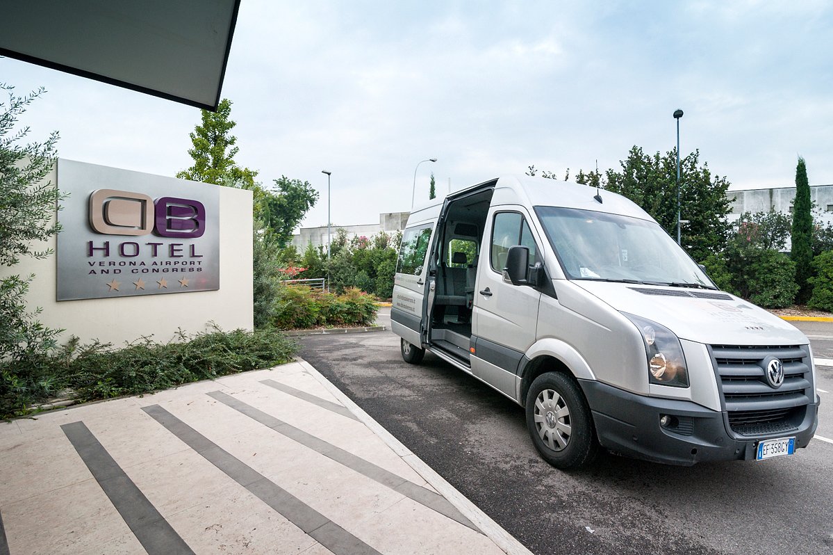 DBHotelVerona's tweet photo. Il sabato e la domenica è attivo un servizio #transfer per Verona a 6 € a persona a tratta. 
Orari fissi con prenotazione. 
#DBHotelVerona https://t.co/yB5JQueOb6