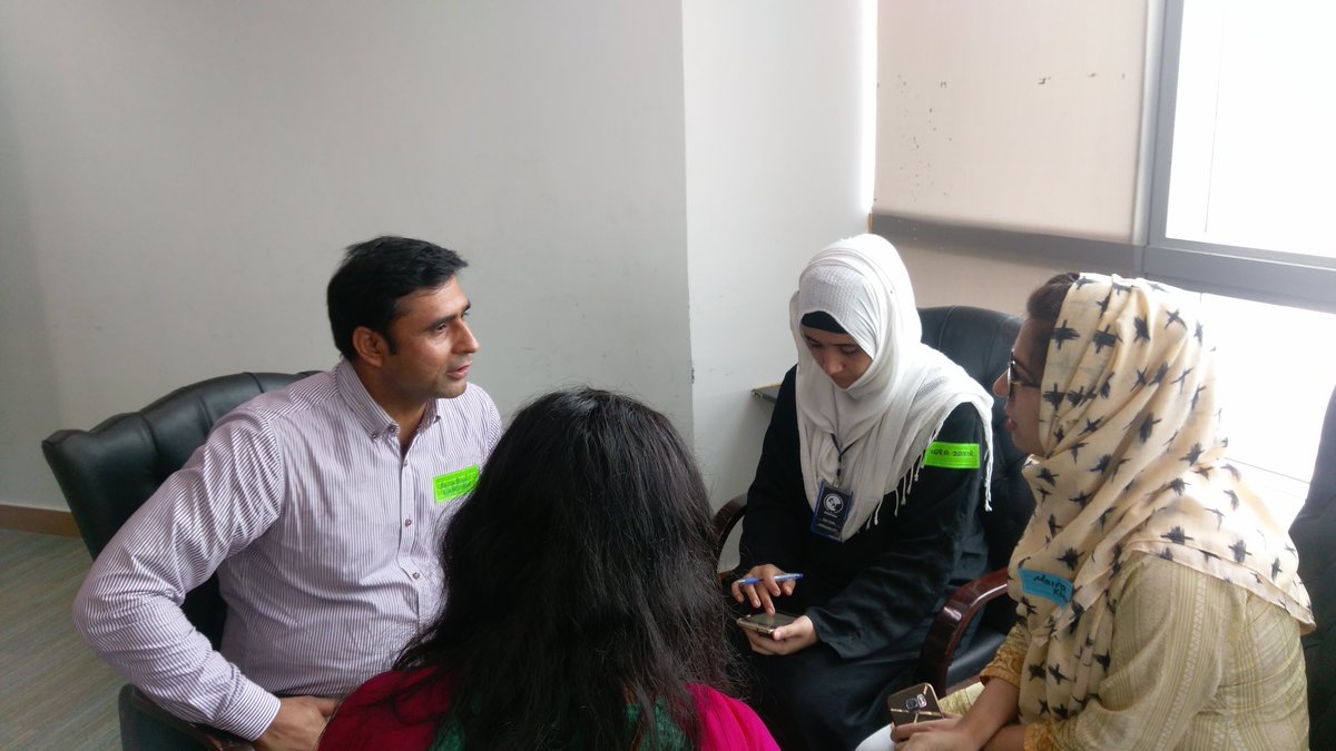 suddafchaudry's tweet photo. Farakhat from @wateraid discusses #water crisis with participants at #waterhackathonpk @Plan9incubator https://t.co/gVHYrlMU21