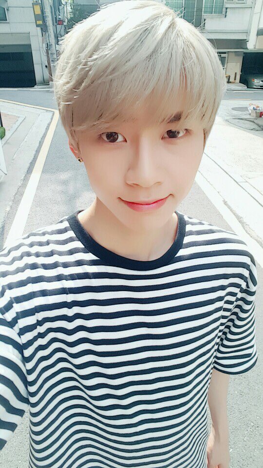 UP10TION's tweet photo. [#웨이] 다들 더우니깐 더위 조심! 쓰러지지않게 몸 조심하기❤ https://t.co/2p1KKZCVkV