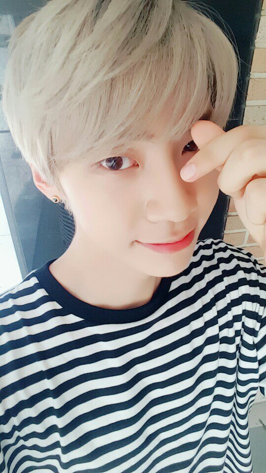 UP10TION's tweet photo. [#웨이] 다들 더우니깐 더위 조심! 쓰러지지않게 몸 조심하기❤ https://t.co/2p1KKZCVkV