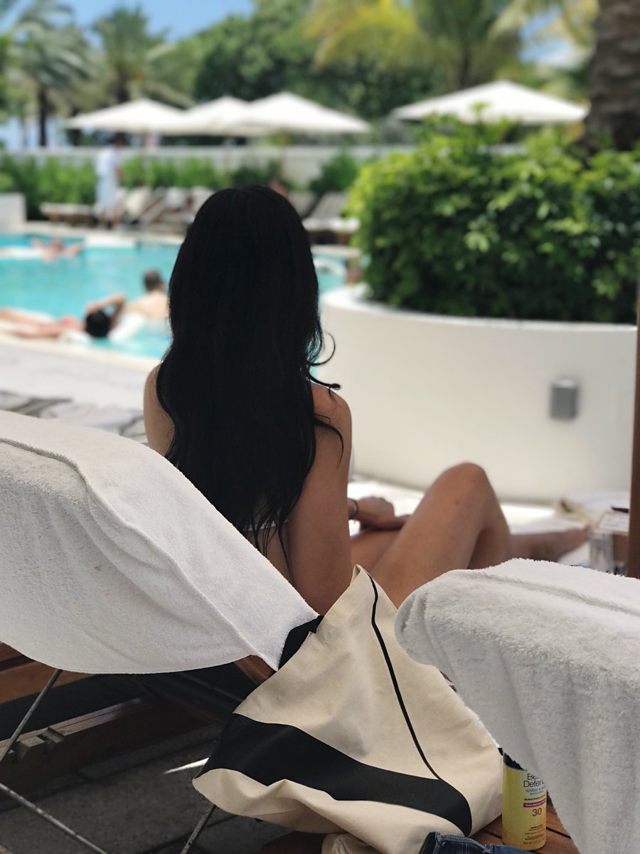 theperfectvv's tweet photo. Every V is Perfect!  And we ❤️ her bag! #ThePerfectV #MiamiSwimWeek #SwimWeek https://t.co/8d1rIocTz8