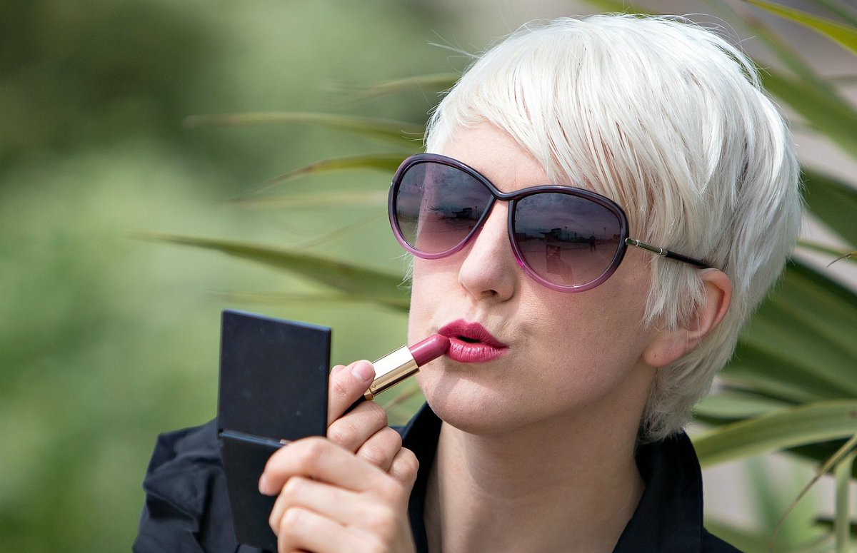 [Beauty Care] France: sales of prestige lipsticks reach new records: ow.ly/Uyiz30dGdWx #lipstick #makeup #beauty