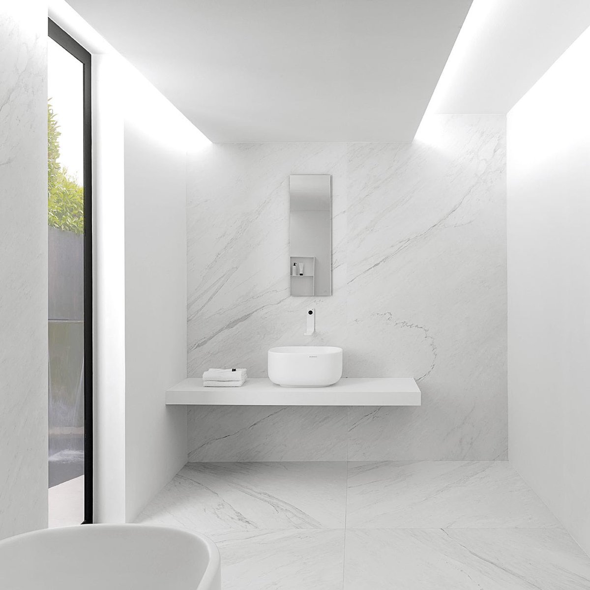 XLPorcelain's tweet image. Lush White work great in bathrooms #xlight #premium #PORCELANOSA #URBATEK #bathrooms #bathroomdesign