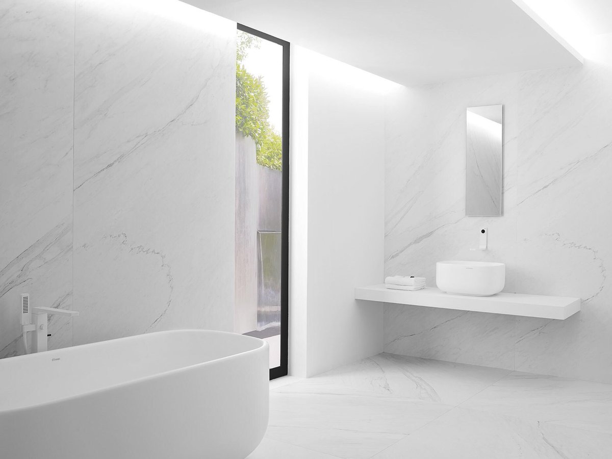 XLPorcelain's tweet image. Lush White work great in bathrooms #xlight #premium #PORCELANOSA #URBATEK #bathrooms #bathroomdesign