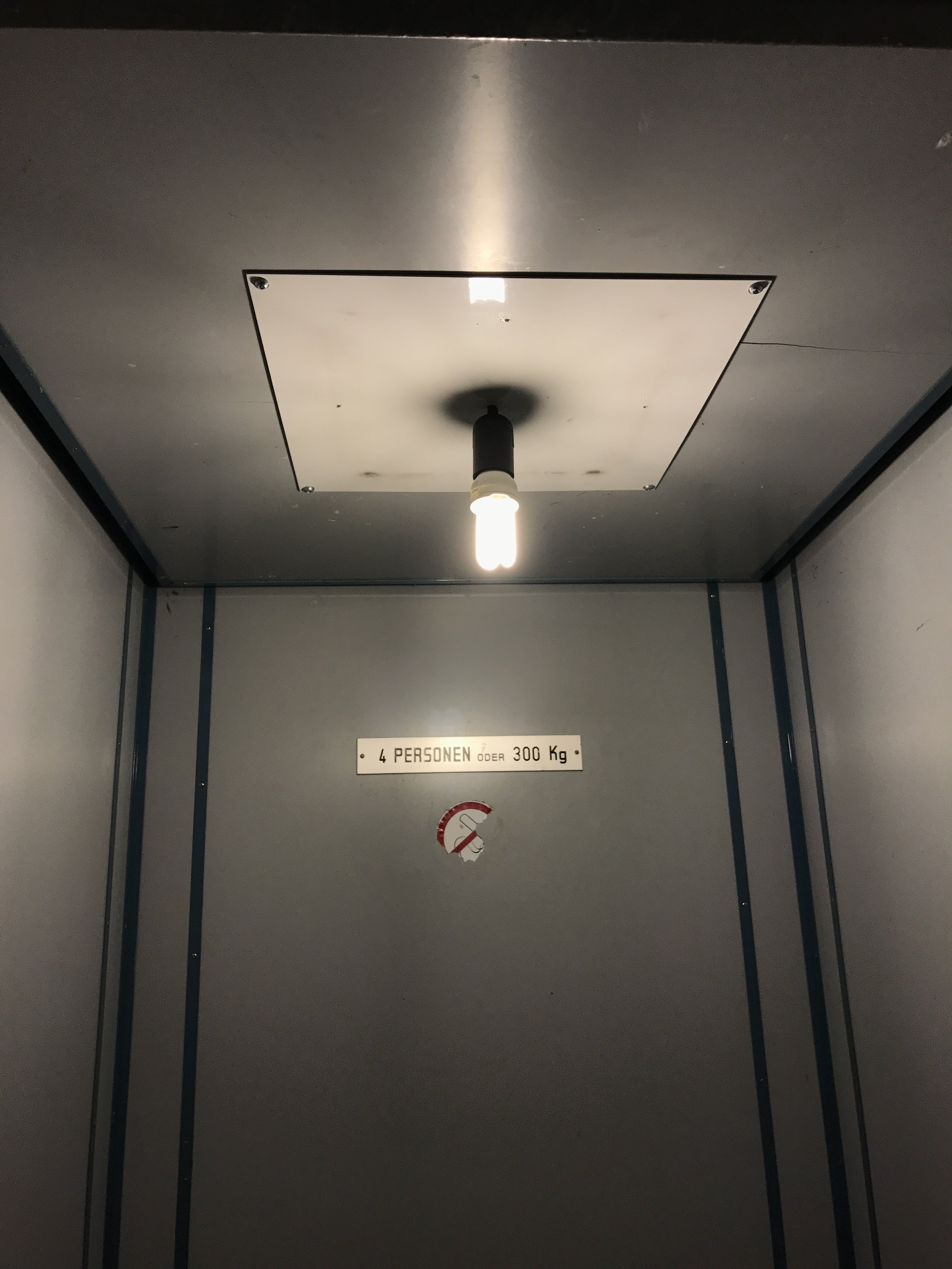 Лифт без света. Диодный светильник лифт ЩЛЗ. Плафон кабины лифта ЩЛЗ. Светильники для лифтовых кабин. Лампа в лифте.