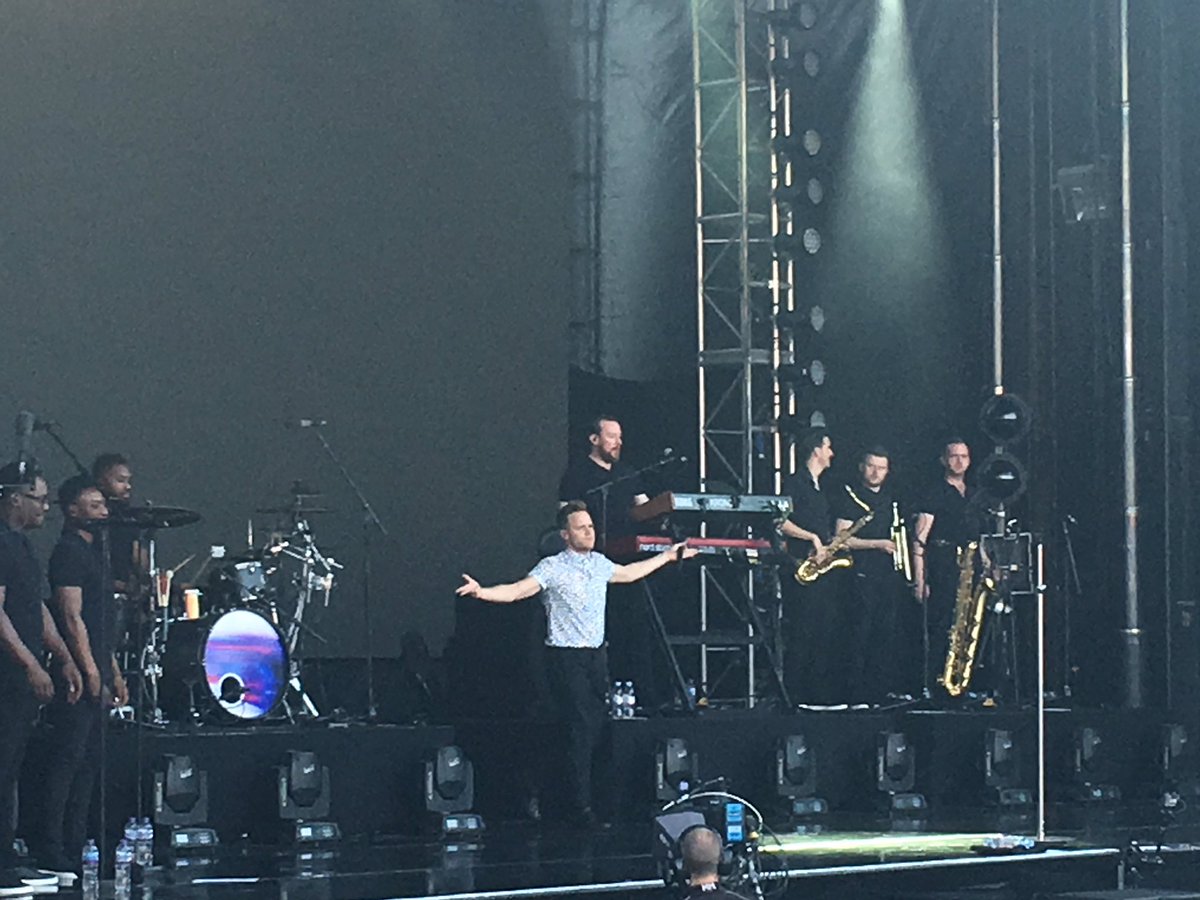 lynas21's tweet photo. Great night in Edinburgh watching @ollyofficial Loved the 90's remix! Na na Naa Na Na Naa Naaa Na Naa Na Na Na Na 😂 https://t.co/QRavT3rlXY