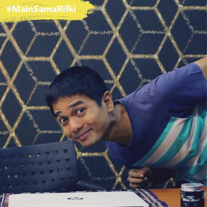 Hampir setiap hari Rifki selalu bawa Hape dan Kamera buat modal narsis. Bahkan tidur aja sampai bawa keduanya #MainSamaRifkiEps1