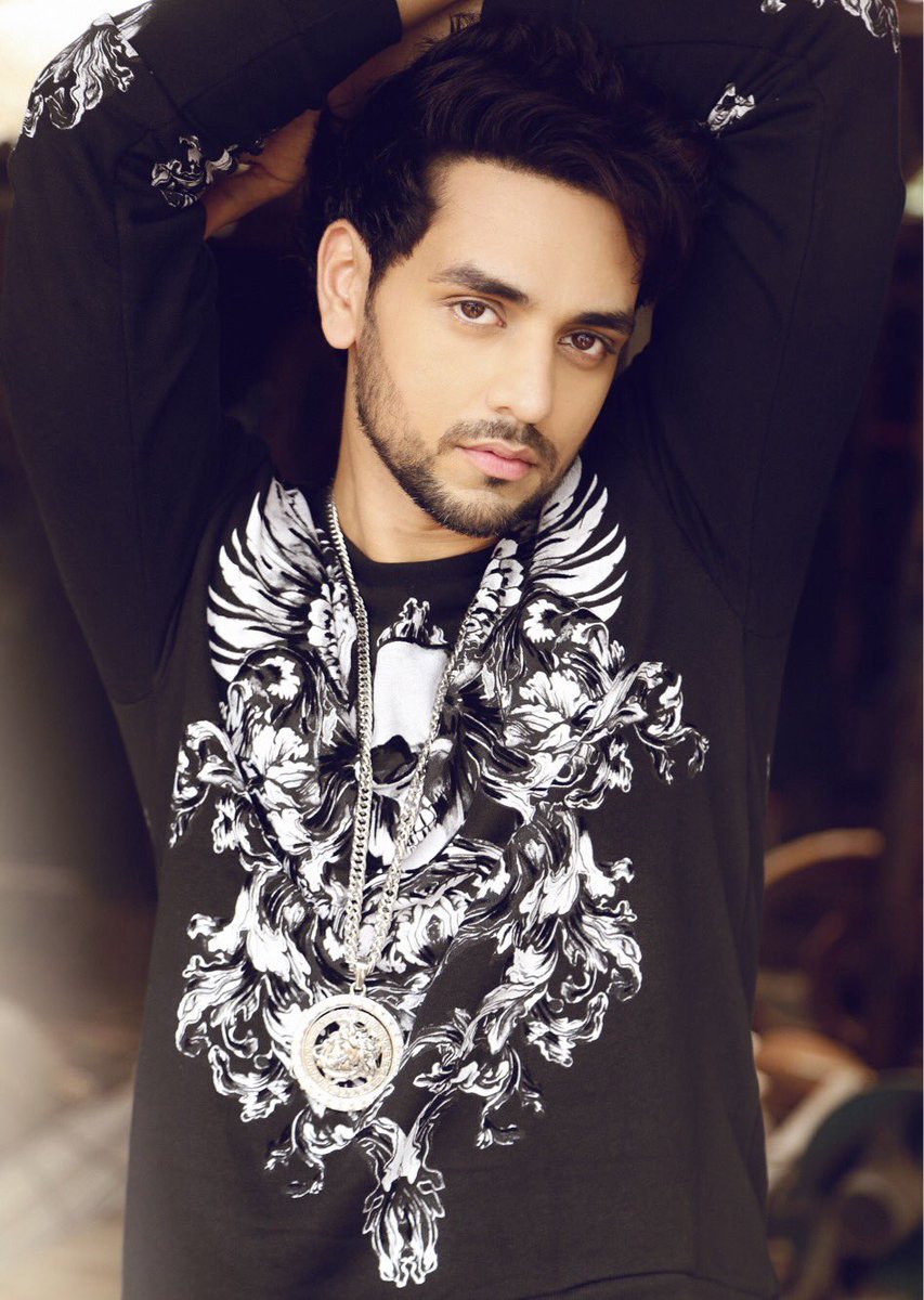 shaktiarora's tweet photo. Who are you, when no ones watching? 🌛
@pauldavidmartinphotography 
@victorrobinson9083 
#menfashion #eyesarethewindowtothesoul #selflove https://t.co/kJ3xAkx1B4