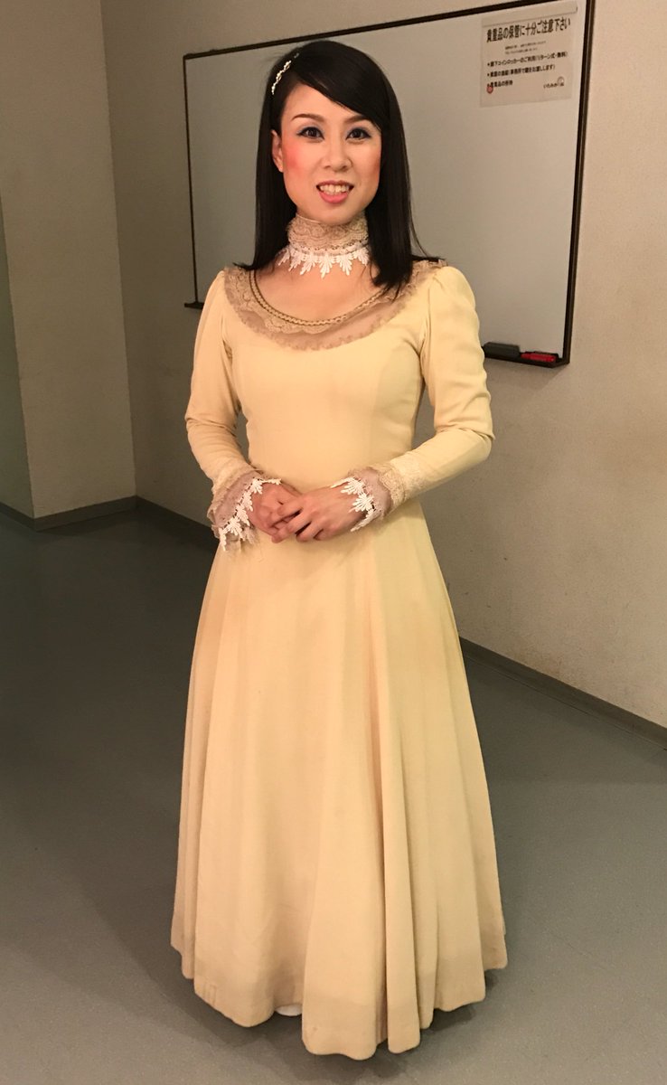 sayakamizuno's tweet image. 伊丹公演「十二夜」無事に終了致しました！

宝塚西高校のみなさんにご覧頂きました。生徒会長さんのご挨拶が高校生と思えないくらい立派で、驚きました。
自分もしっかりしなきゃ＿|￣|○

お花はリアルにヴァイオラ宅へ頂いて参ります。
本当にありがとうございました！