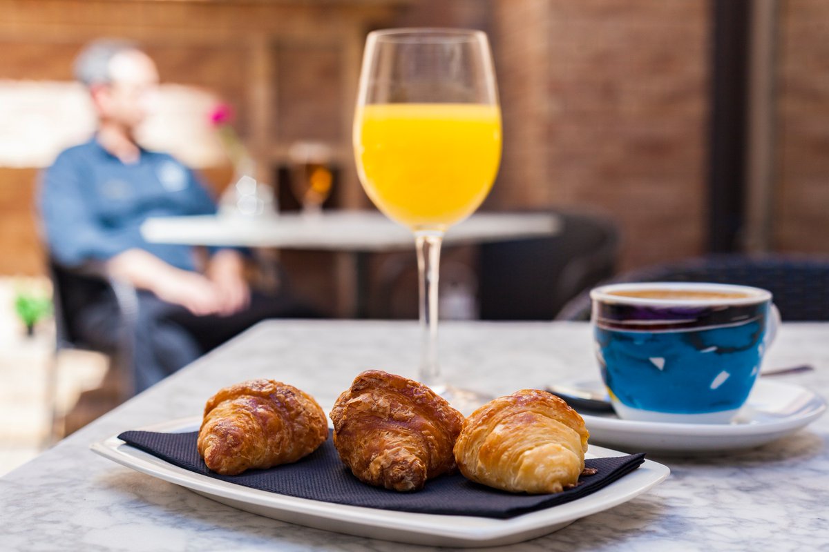 urhotels's tweet photo. Your #breakfast 🥐 will taste better at our terrace 😊 #avenidasUR https://t.co/wqlLZann59 #Palma #hotel https://t.co/YKxGA6iau5