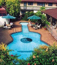 MarianTrapassi's tweet photo. Questa è la piscina perfetta per fare la #bellavita.
Chi viene? https://t.co/5ZgfkirCPA