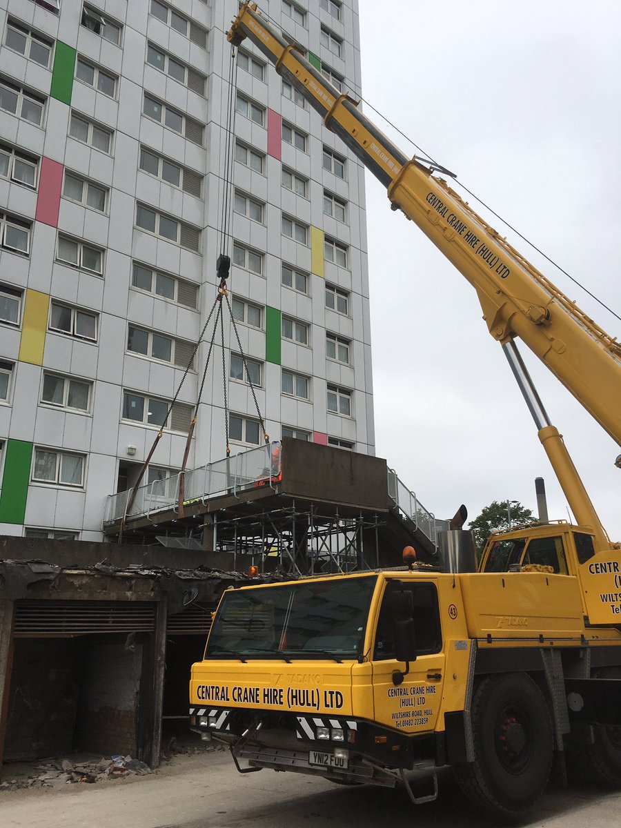 YDemolition's tweet photo. Preparing to lift the old link bridge decks out this morning at Great Thornton Street flats, Hull with a 100 tonne crane. #demolition https://t.co/XOlS9AZ3ZN