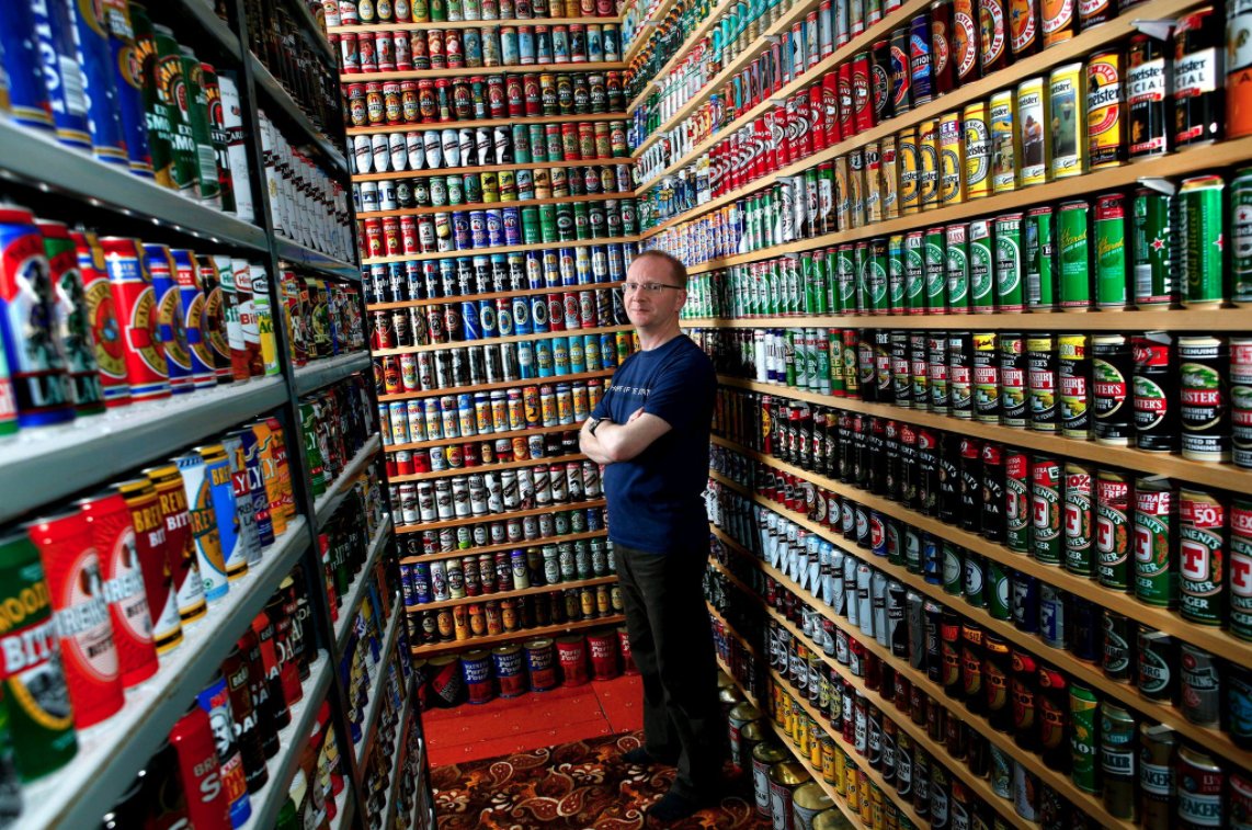 коллекционирование необычных предметов. коллекционирование марок. необычные хобби для девочек. человек собирающий коллекцию. человек собирающий коллекцию.