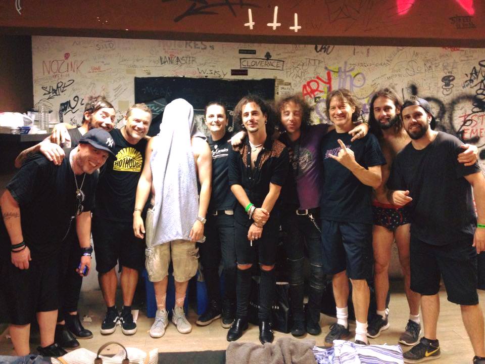 neondeltaband's tweet photo. Gràcies #Barcelona Thank you @UglyKidJoeBand!! #Imparable2017 https://t.co/62oyoGM6lN