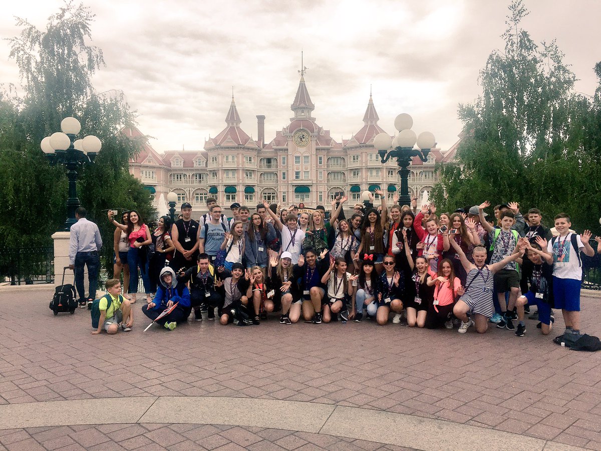 TCA_EandA's tweet photo. Bounjour Disneyland 🇫🇷 https://t.co/MNwc7LegFx