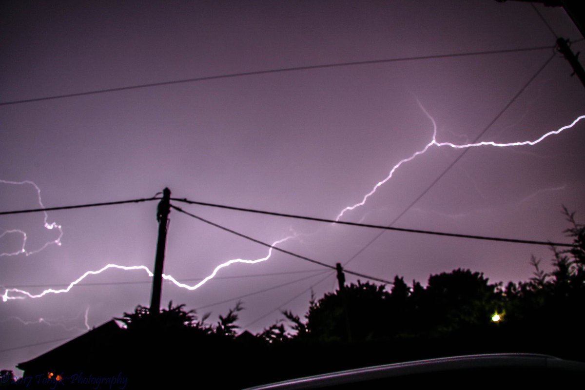 hunterforse's tweet photo. Big storm over Kent last night #thunder #storm #kent https://t.co/xqwRhh4jcT