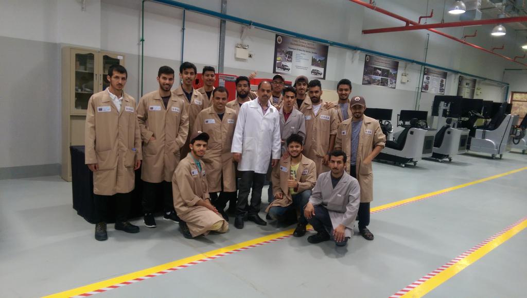 MSD_YTI's tweet photo. University students at MSD_YTI -CNC  Workshop - Group 4 - Summer 2017 https://t.co/rFAGgQpyrn