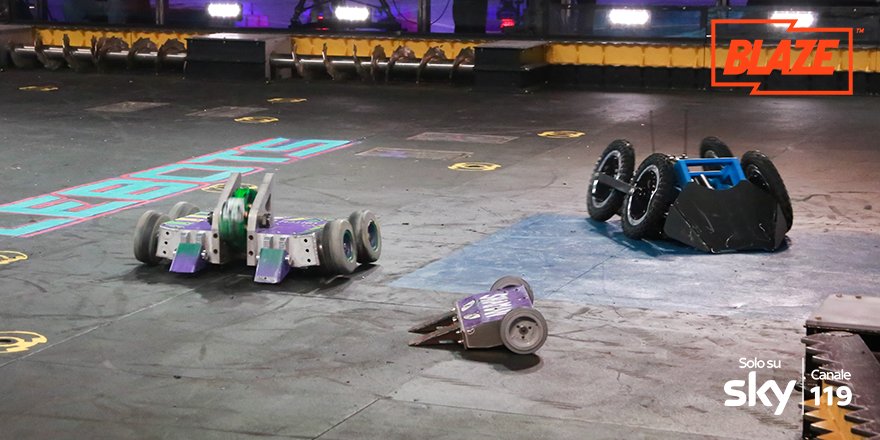 mkp17's tweet image. Witch Doctor vs OverDrive. Oggi alle 22.40 su Blaze (119 di Sky) le #BotteDaRobot con BATTLEBOTS! E chi perde viene rottamato!