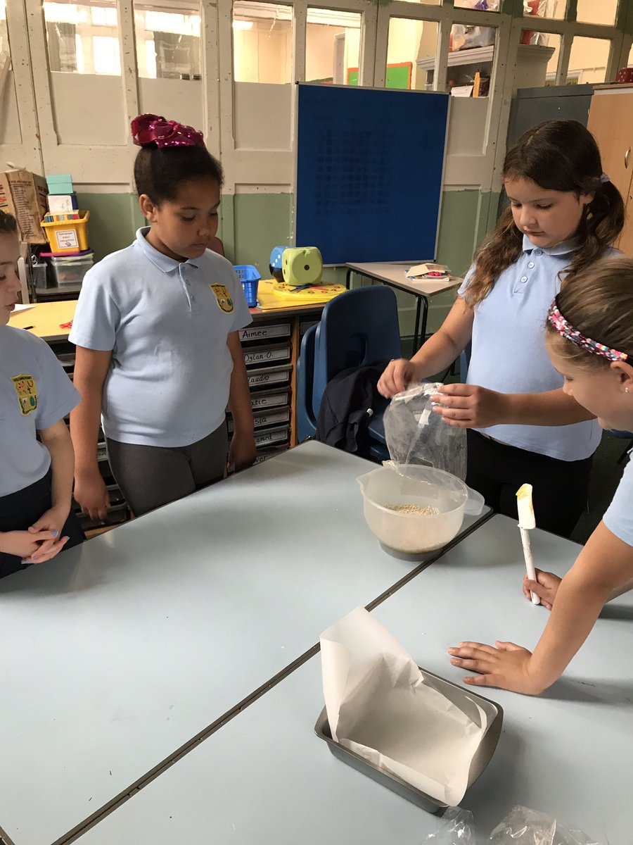 RCulley_LPS's tweet photo. @LansdownePS making flapjacks. Following a @jamieoliver recipe #delicious #food https://t.co/ew3rSS2beG