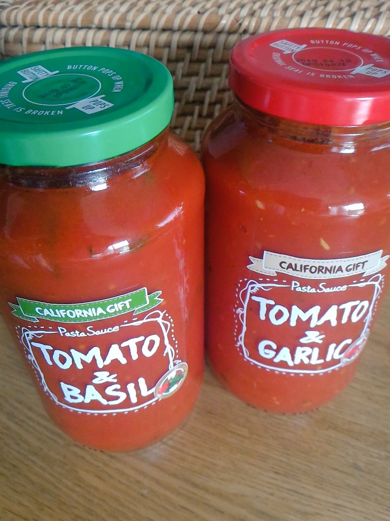 くも子 エリィ カルディで売ってたこのトマトソースすごい便利で美味しい このままパンに塗ったりパスタやそうめんやリゾットに使えて楽しさ無限大