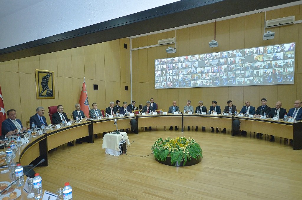 eski_polis's tweet photo. Koskoca teşkilatı bu yavşAKlar bitirdi. Hayattaki tek başarısı Tayyip'i yalamak olan Selami ve saz arkadaşları https://t.co/Garbv16lY0