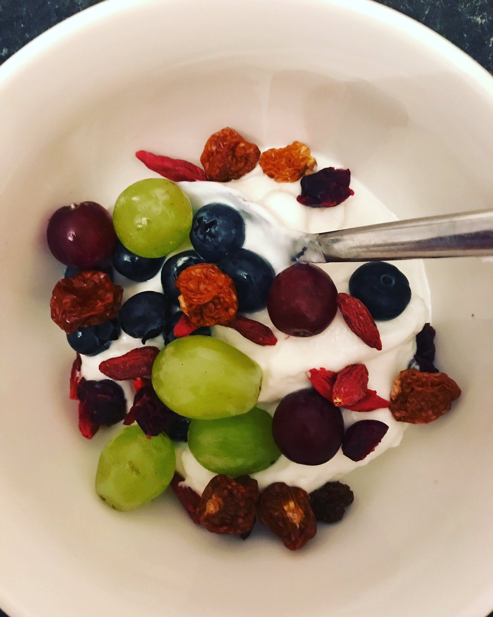 JakeBestBoxer's tweet photo. Should keep me going! #greekyogurt #Berries #NaturalCarbs #NaturalFats #Nutrients #Diet #Cutting #boxing #SuperWelter #TBT #BionicBest https://t.co/yGHiodwuGD