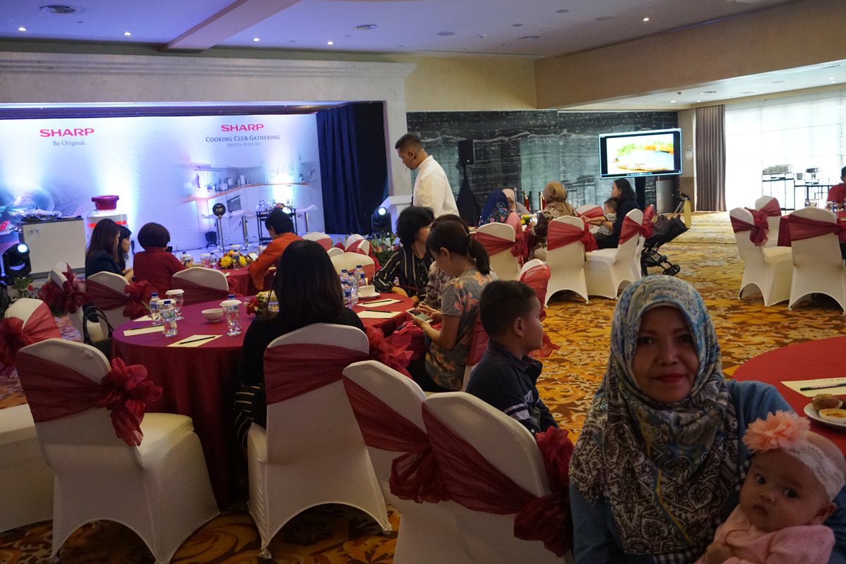 ria_andikaa's tweet image. Gathering @sharpindonesia ini informatif bgt, jadi tau gmna healty lifestyle with healty cooking #sharpHealsio #SharpCookingClub