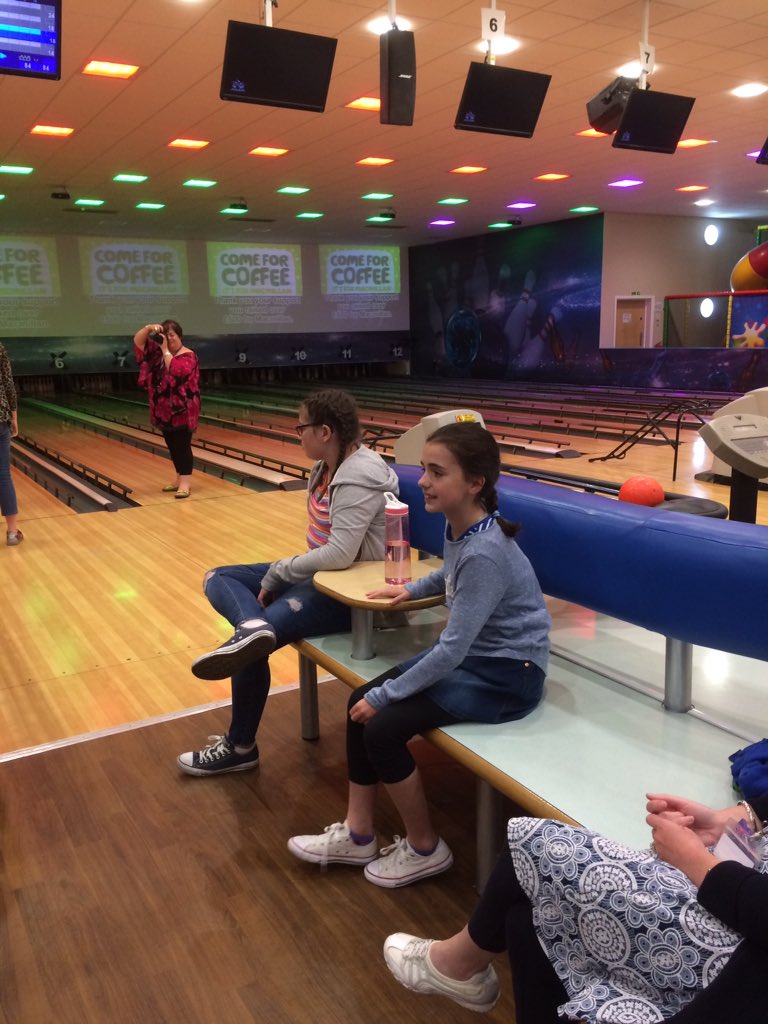 CanolfanEithin's tweet photo. Pawb yn mwynhau yn Xcel Bowl https://t.co/lARuTj7pIi