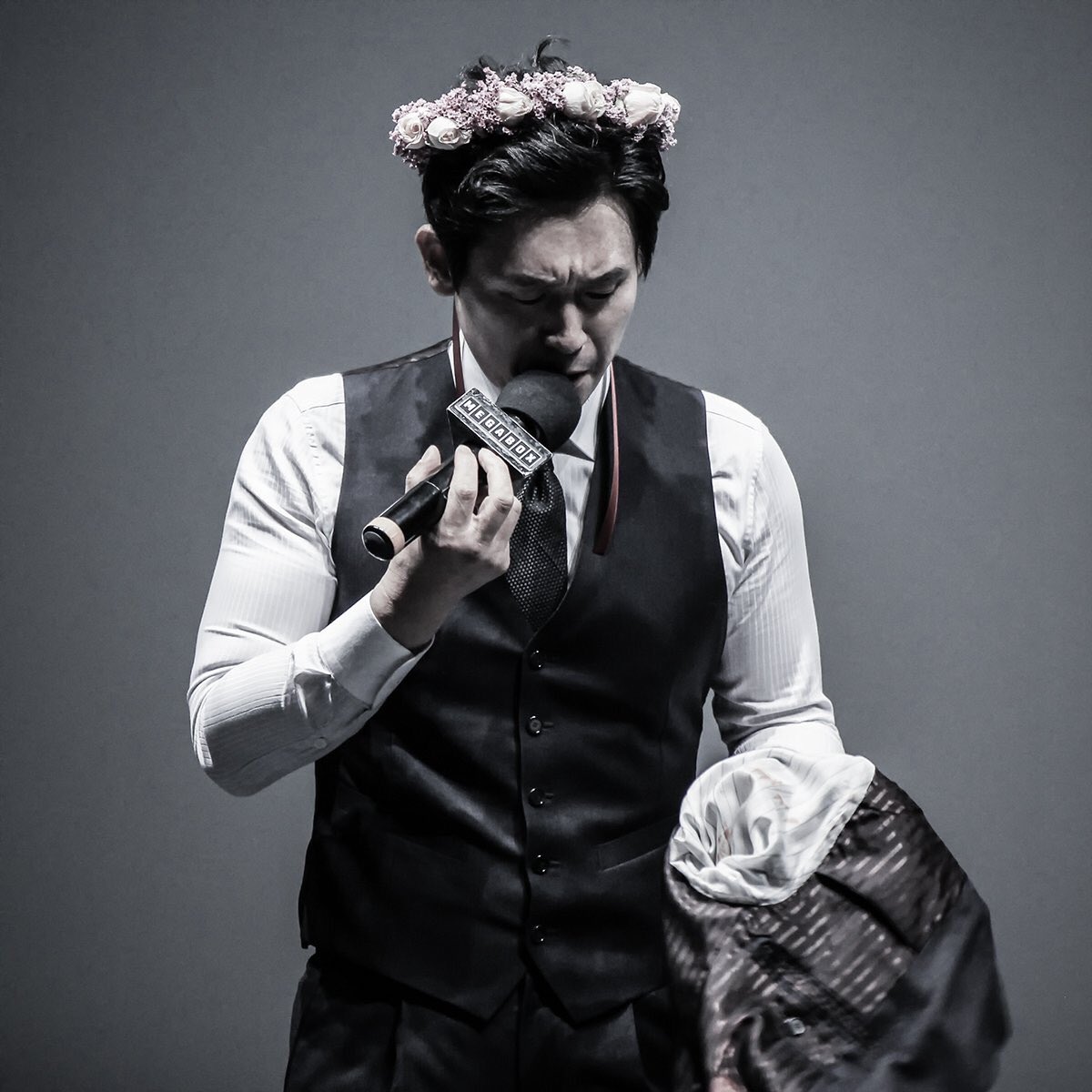randomKyungGu's tweet photo. 야 할 말 있으면 팔뚝으로 해 https://t.co/ha18KzbIUA