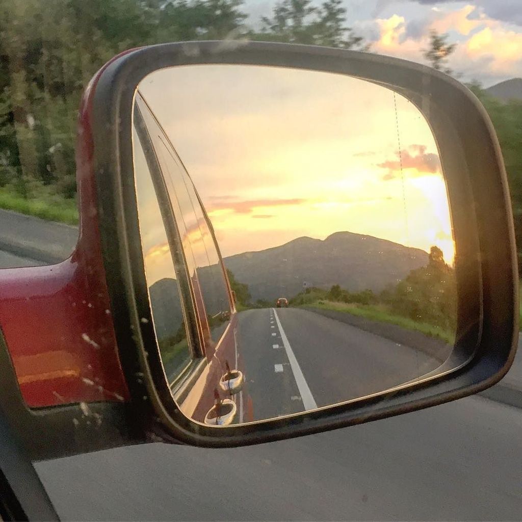 vhorizonsmedia's tweet photo. Sunset on the road after an epic but windy day filming in #snowdonia #vanlife #lifeontheroad https://t.co/LIOhU0HgQL