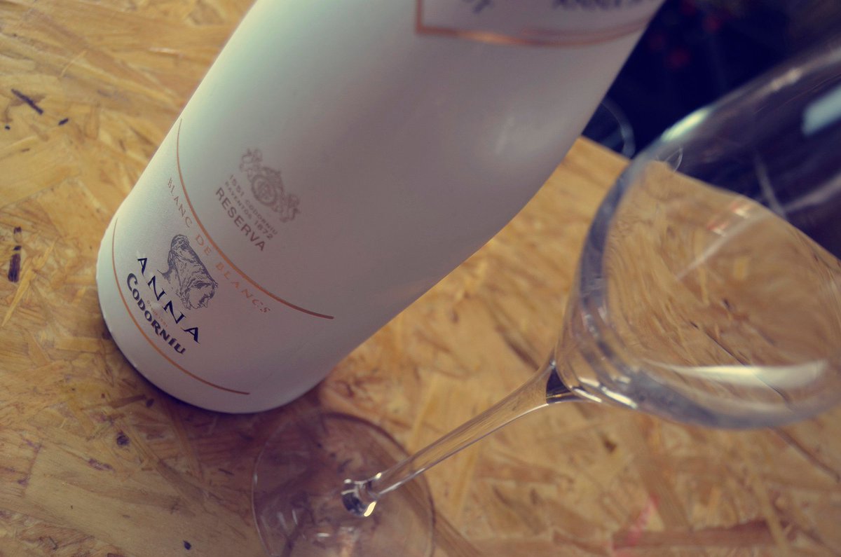 RojaPinchos's tweet photo. We still have a couple of places left on our cava master class this evening. 

Send us a message to book....

#cava #fizz #spain #summer https://t.co/TANfu0K4nP