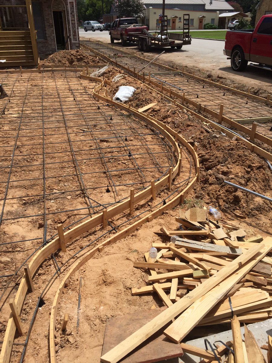 FireAntBrewing's tweet photo. #MIDWEEKBUZZ 🔥🐜🍺 getting ready for the patio and greenery out front #fireantbrewpub #fireantbrewingco #fireantbrewpub #houstonbrewpub https://t.co/6L0YmhMr58