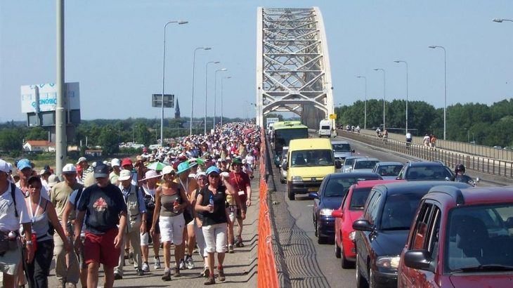 4DRTV's tweet photo. Geen extra maatregelen voor verwachte hitte https://t.co/17SM4WmmAA #nijmegen #vierdaagse https://t.co/Tx5gOtOBPz