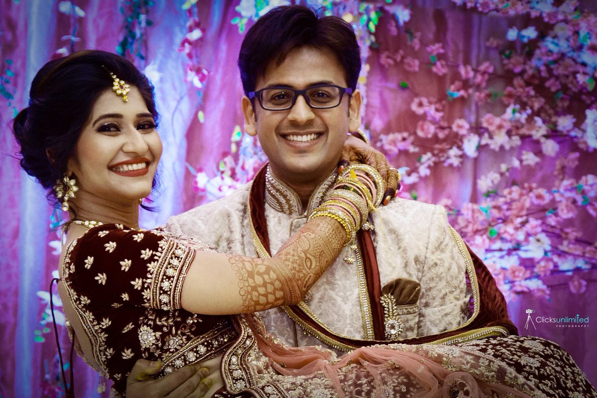 clicksunltd's tweet photo. Mehendi lagake rakhna, doli sajake rakhna ❤️
#Clicksunlimited #photography #potd #marriage #bollywood #couple #love
https://t.co/fTFFkNXDMZ https://t.co/GzLqhV71Lv