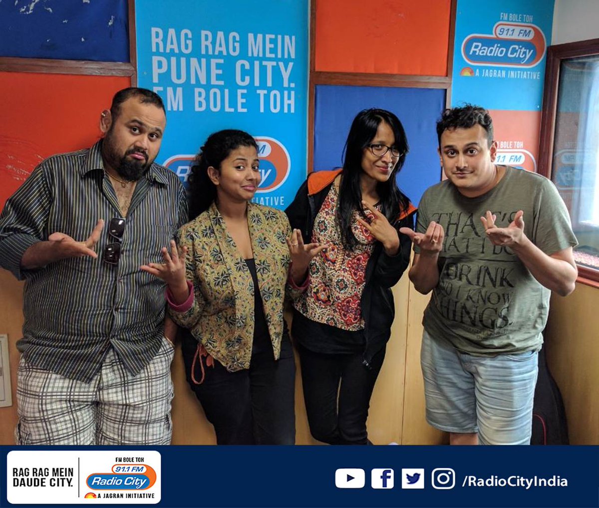 radiocityindia's tweet photo. Fantastic Music team of @mkpnmovie @jasrajjasraj , @aanandi_j &
#HrishikeshDatar at #RadioCityPune with @rjshonali ! #Marathi #movie https://t.co/PmpLGHoZD8