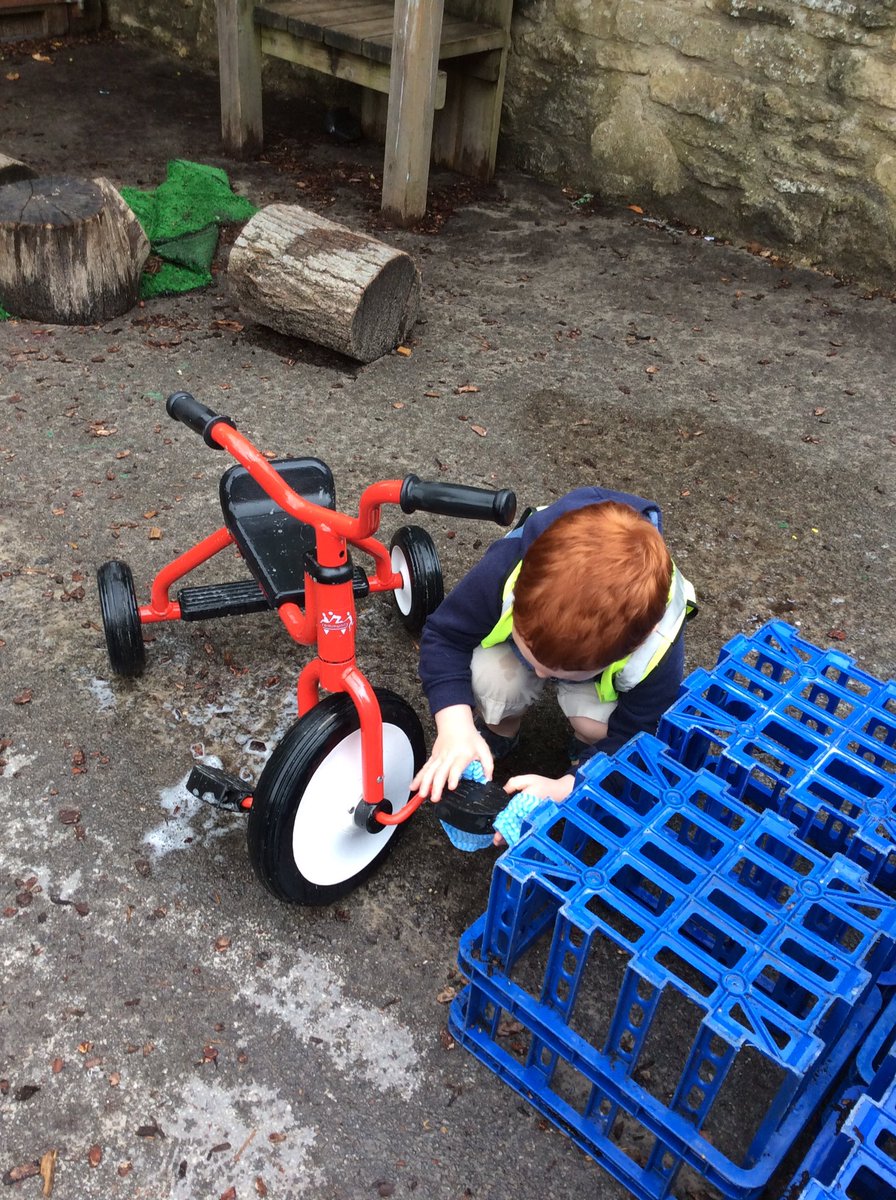 snapgrosvenor's tweet photo. Preschool have been taking charge of their very own #carwash today #letsgetcleaning #snapsphysical https://t.co/BjmeAjUdVx